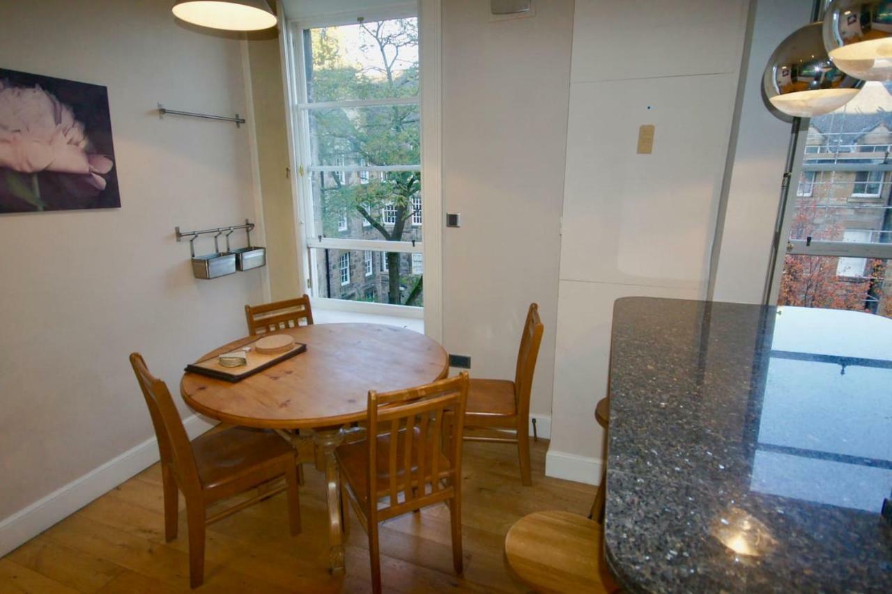 Spacious 2 Bed Apt Next To Royal Mile & Waverley Edimburgo Esterno foto